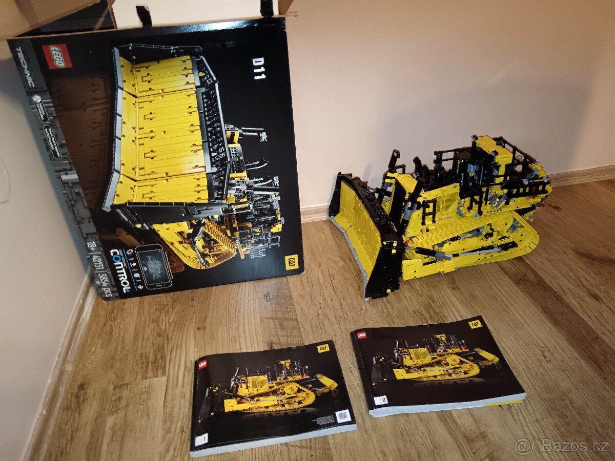 LEGO Buldozer Cat D11 ovládaný aplikací