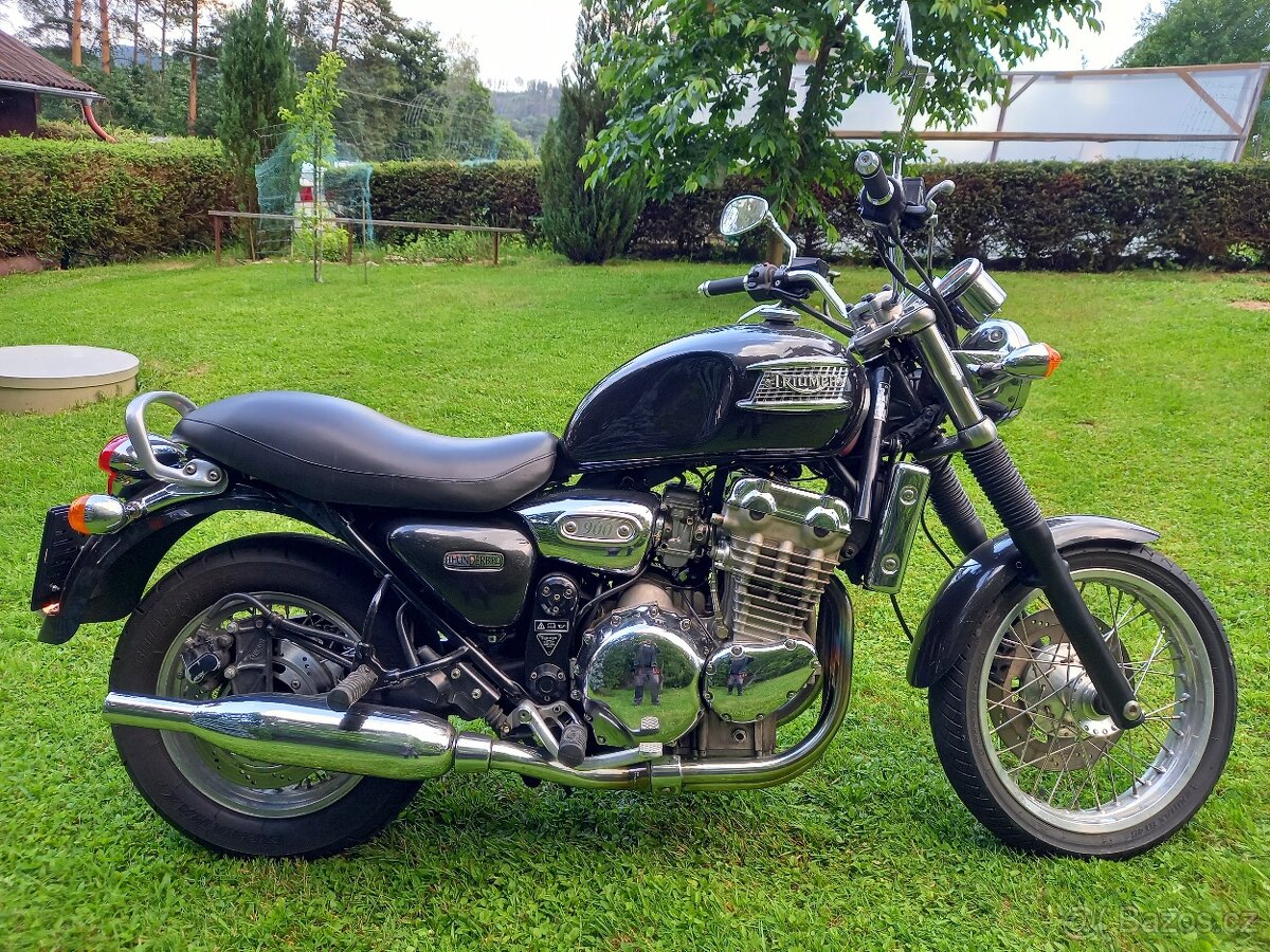 Triumph Thunderbird 900