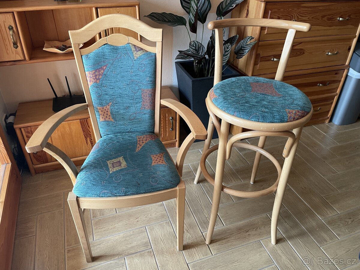 Barová dřevěná židle