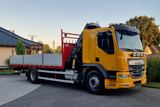 DAF LF 310 4x2 - valník s hydraulickou rukou FASSI