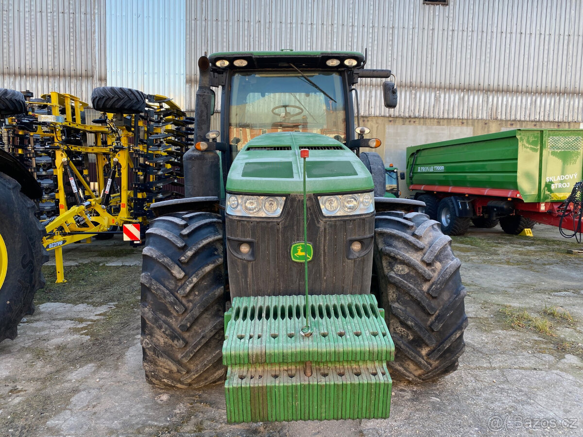 John Deere 8335R