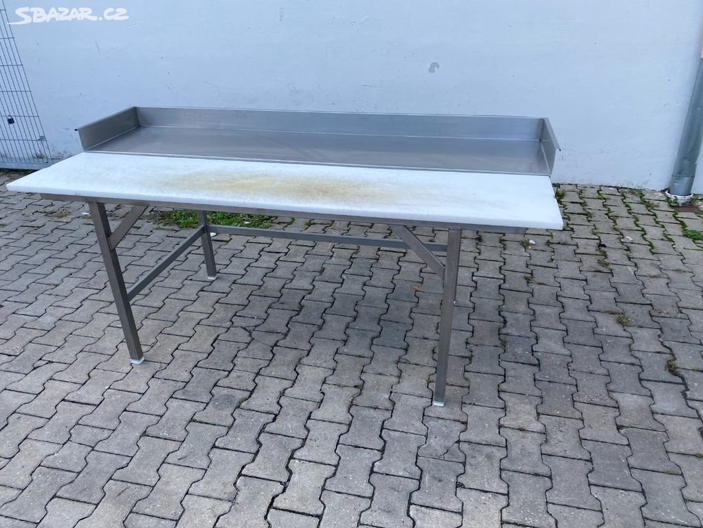 Nerezový stůl s polyetylénovou desko