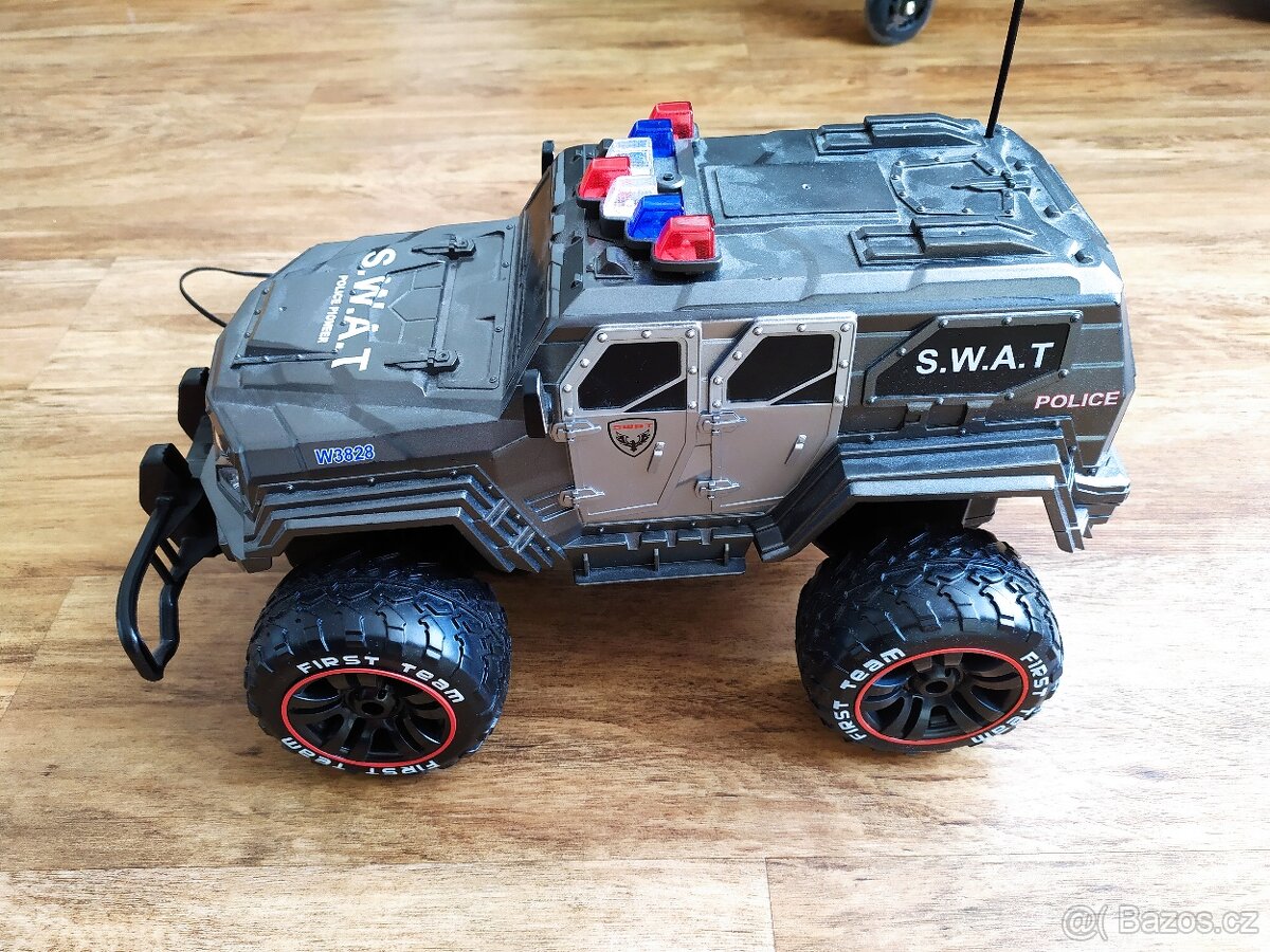 SUV RC auto S.W.A.T. police