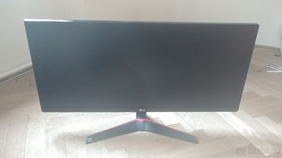 2x Monitor - Otočný, Ultrawide - LG, Samsung