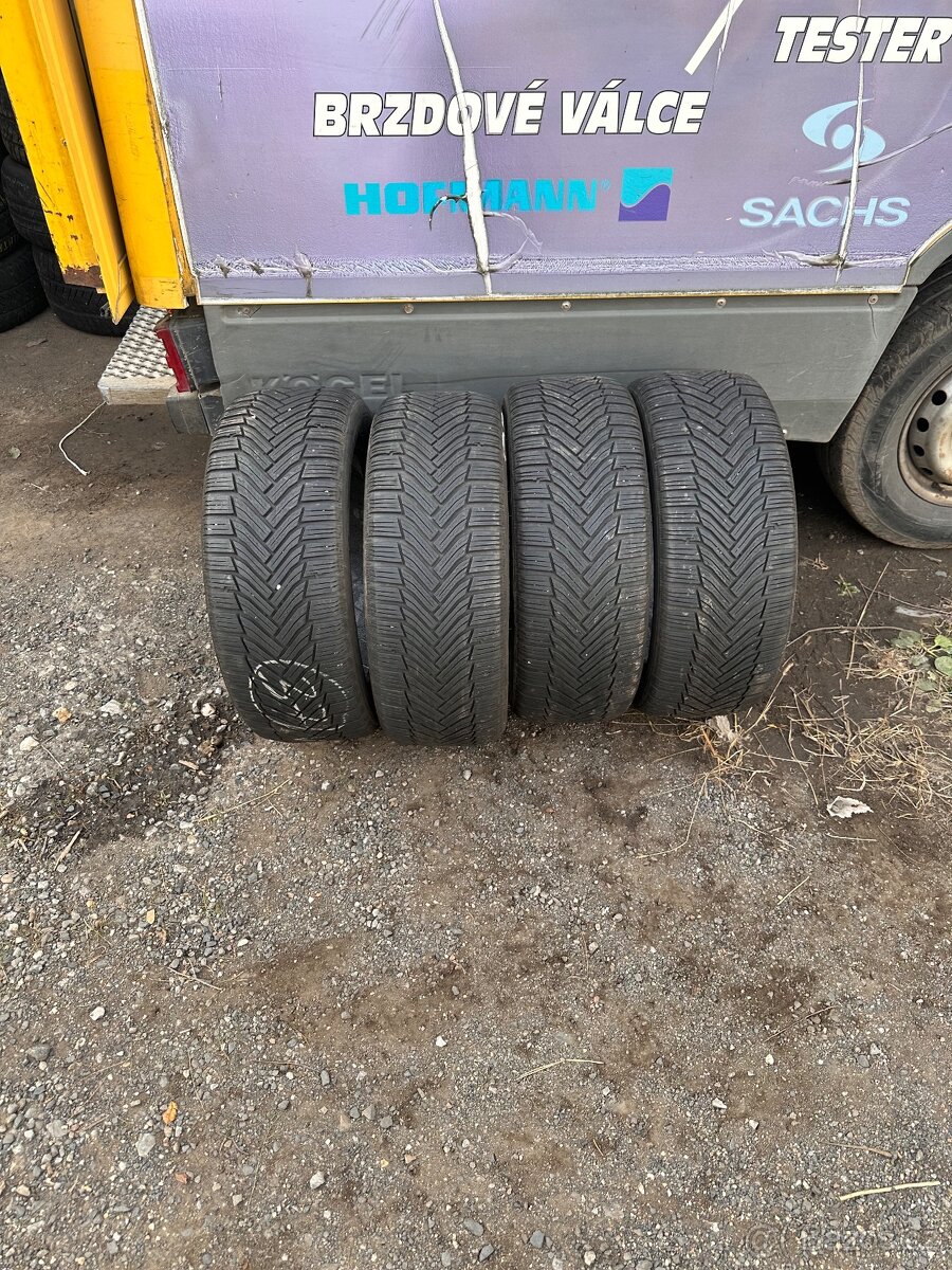 Prodám 4 zimní použité pneu Michelin 205/50 R17