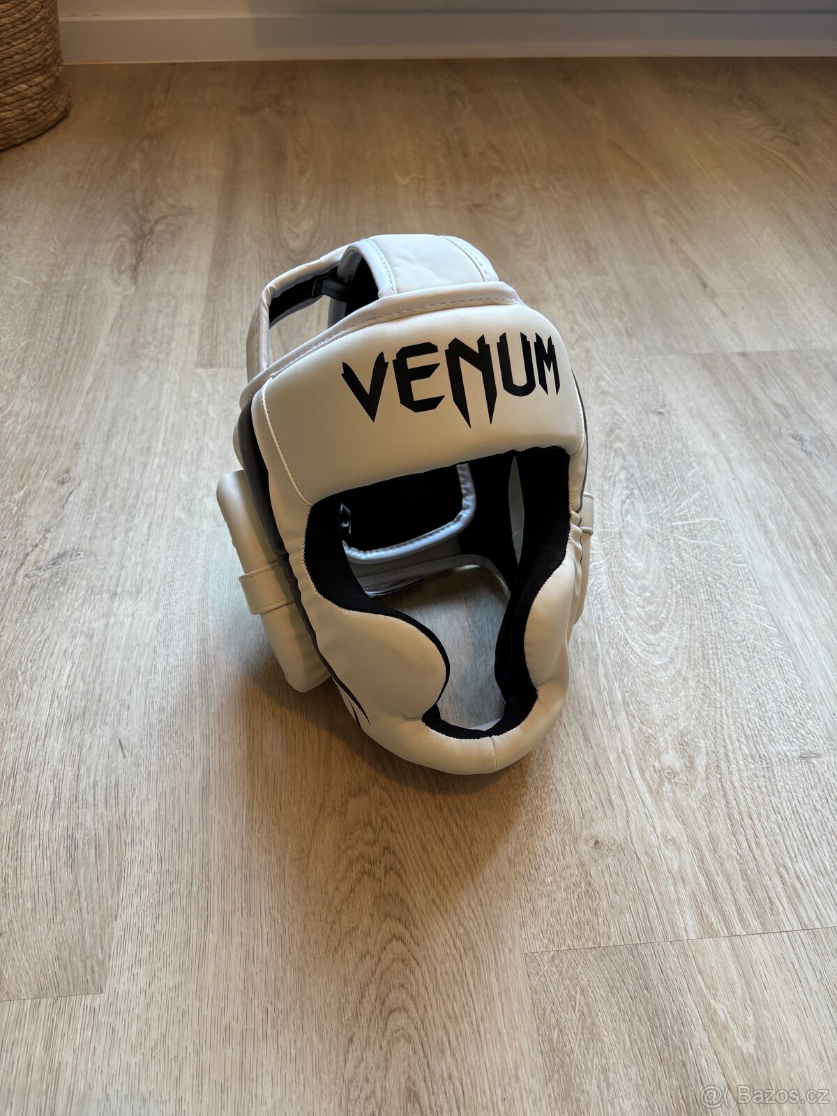 MMA / Box / KickBox helma (head guard) Venum, bílá