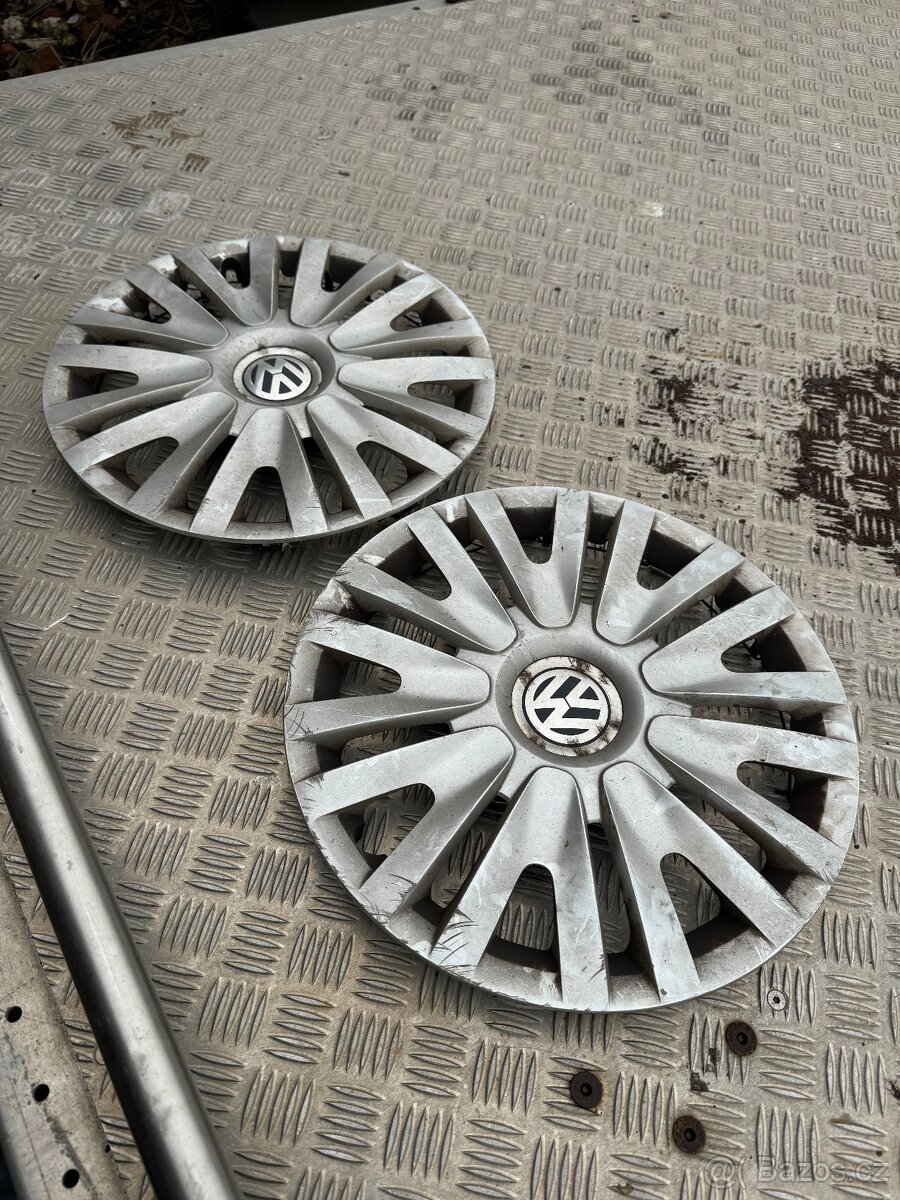 VW poklice r16 5k0 601 147 H