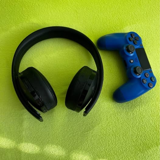 PS4 ovladač + PS4 sluchátka