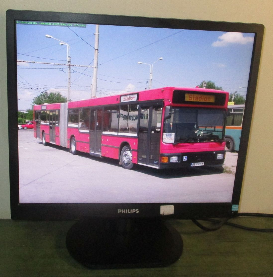 LED monitor PHILIPS 19 palců 5:4, 1280x1024 DVI