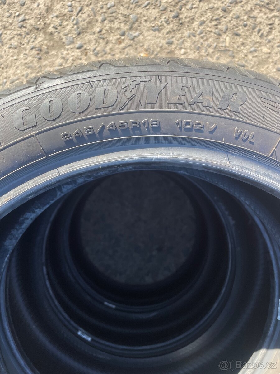 Prodám Letní Pneu 245/45 R19