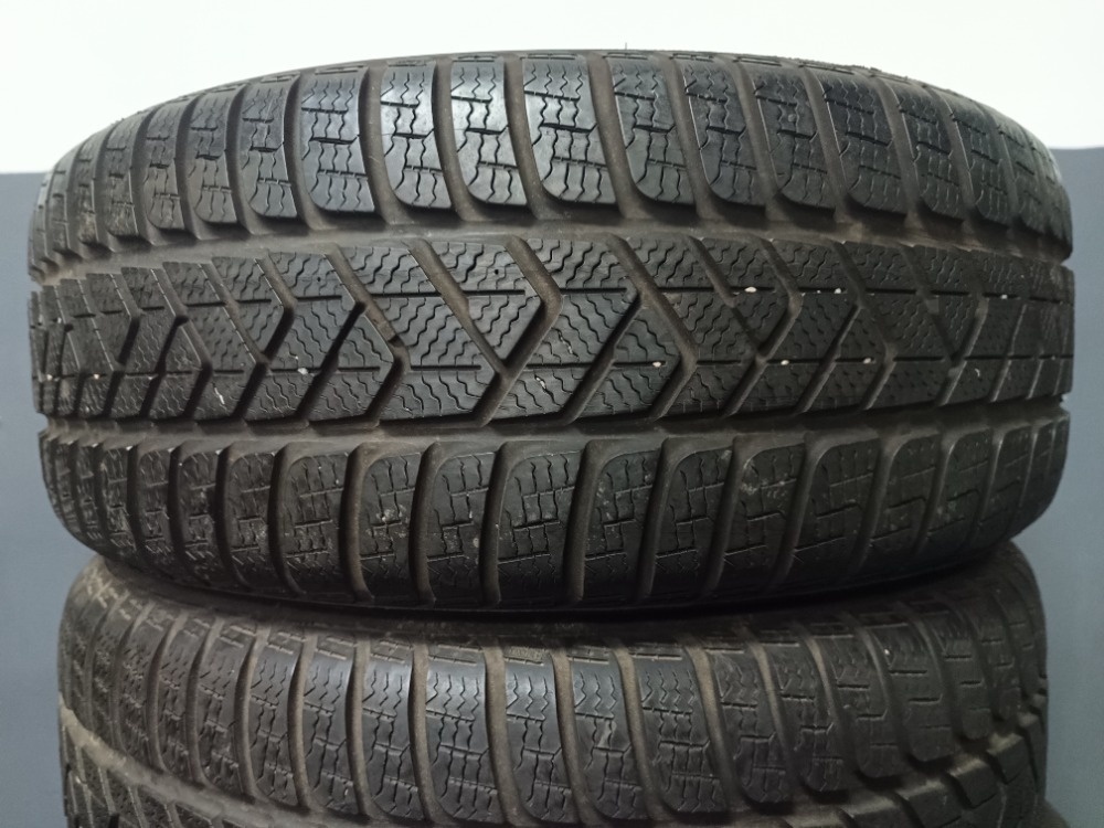 235/55 R17 PIRELLI (4116)