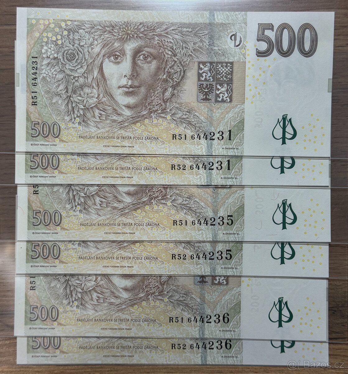 500 Kč 2009 stejná čísla, ale jiná série R51 + R52 UNC 