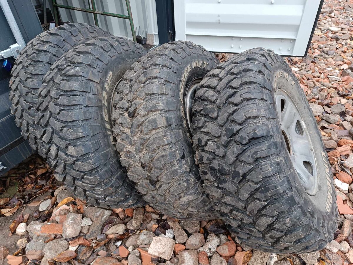 Toyota LC 100 sada MT  305/70R16