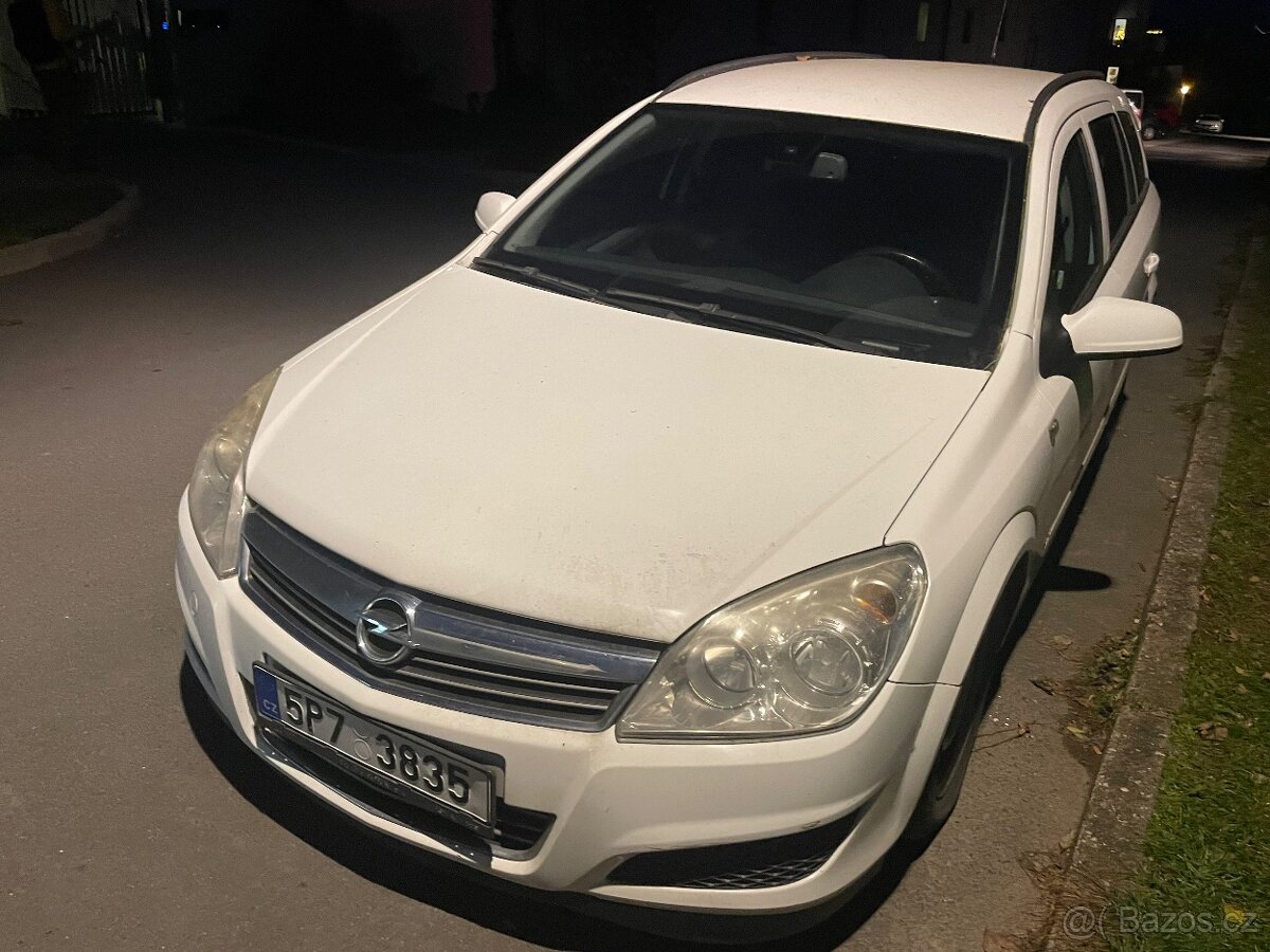 Opel Astra 1.7 CDTi 74kW. R. 2009. Klima, zimní pneu