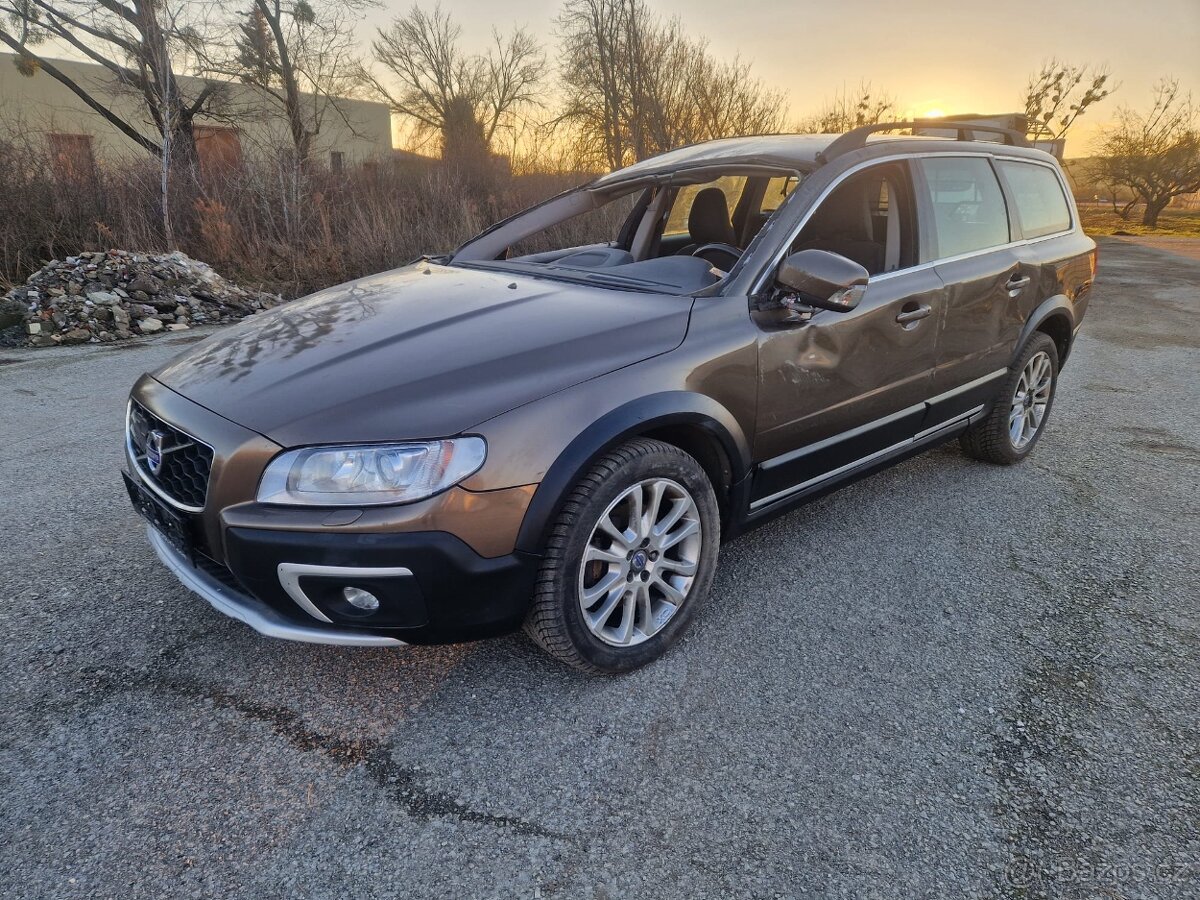 Rozprodám na náhradní díly Volvo XC70 2015