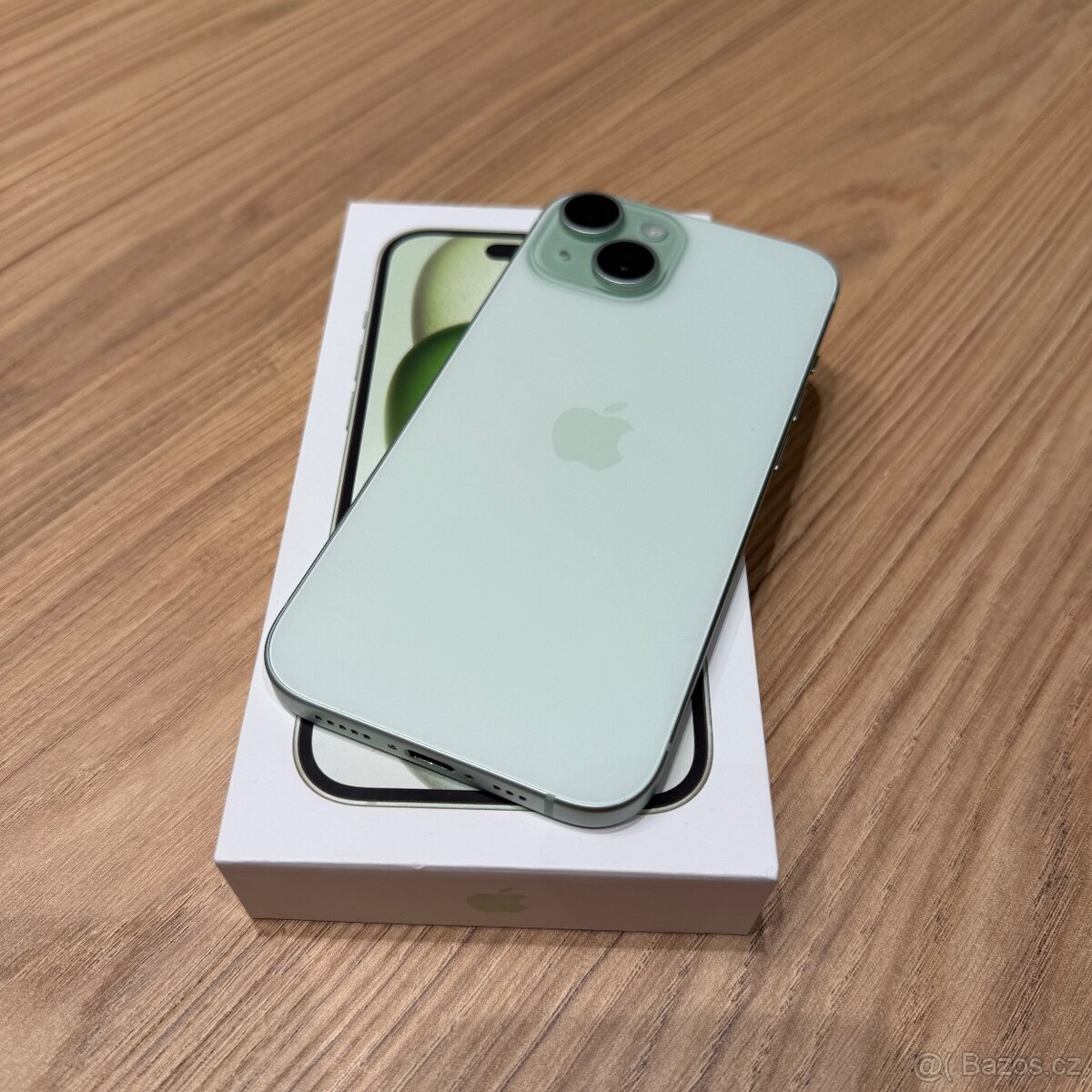 zánovní iPhone 15 128GB zelený