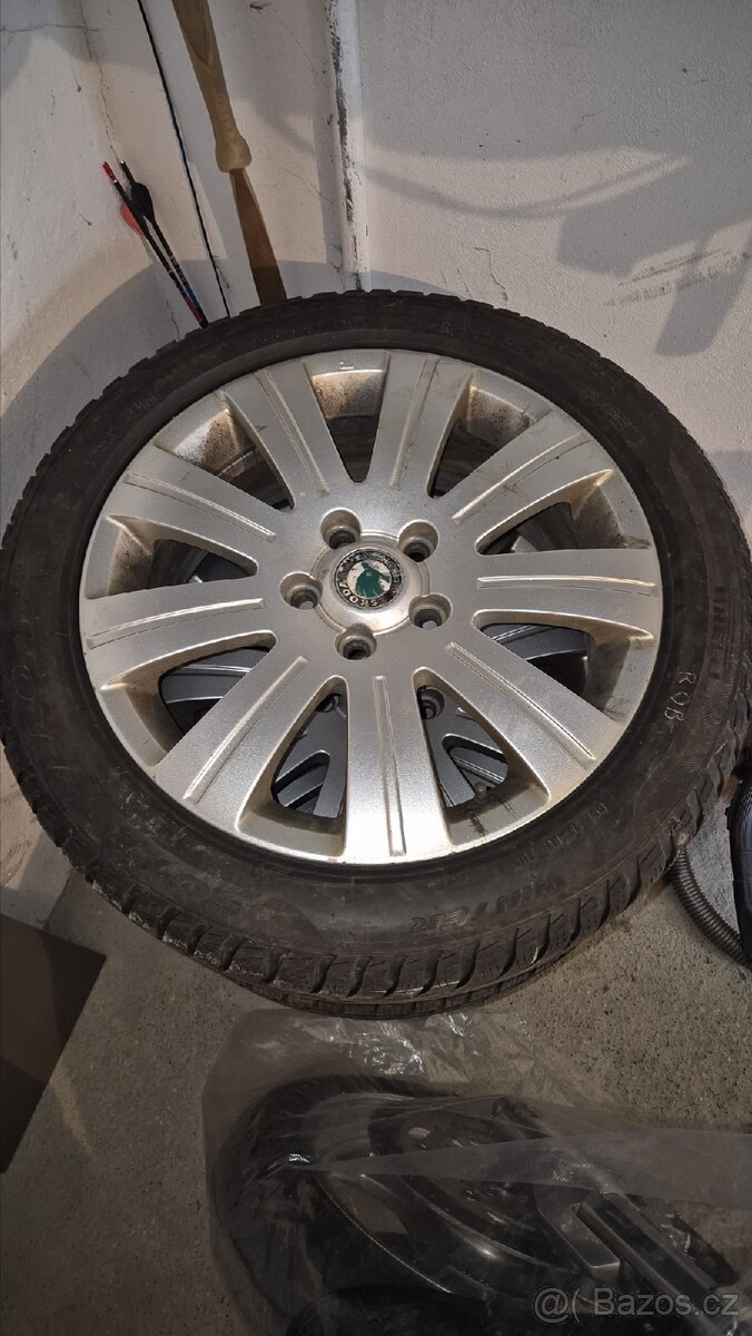 Škoda Superb - Originání 17" alu kola - Zimní pneu