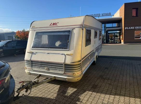 Karavan LMC 530K 1998 + tři stany