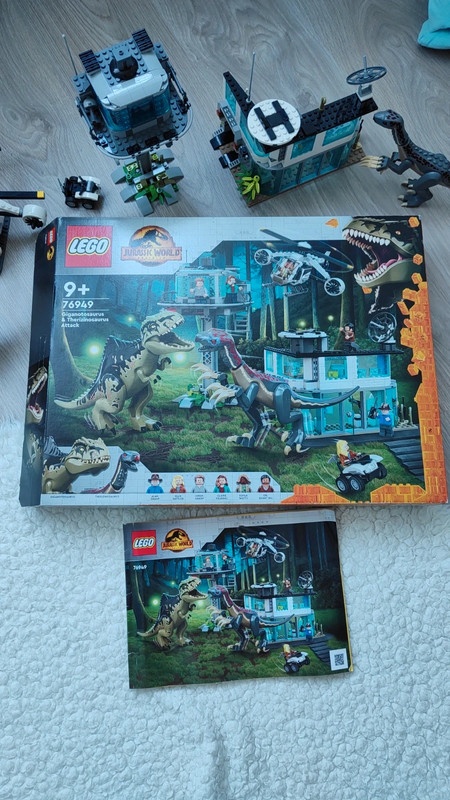 LEGO Jurassic World 76949 Útok Giganotosaura a Therizinosaur