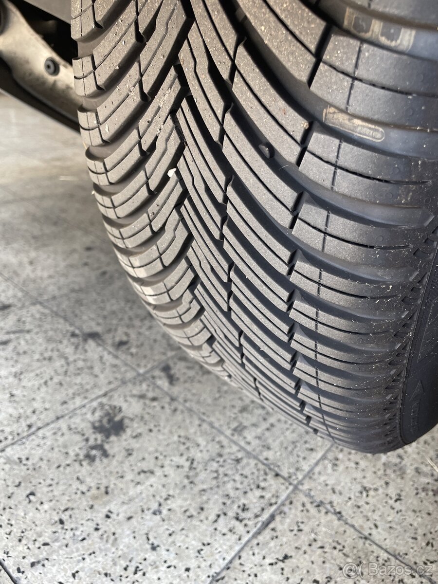 Celoroční Pneu Pirelli Cinturato SF3 225/50 R17, DOT 2023