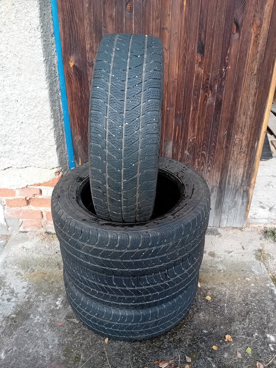 Zimni pneu 215/60R17 C