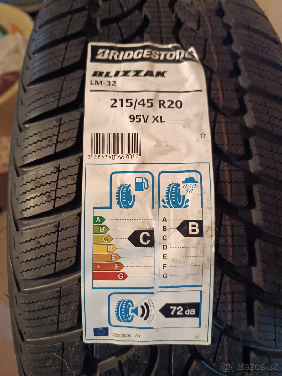 215/45/20 95V XL BRIDGESTONE BLIZZAK LM-32-NOVÉ PNEU