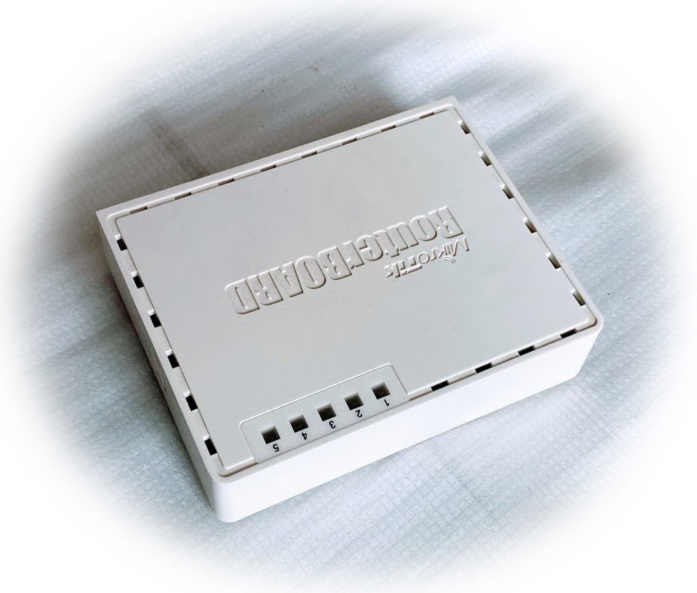 Router Mikrotik RB750