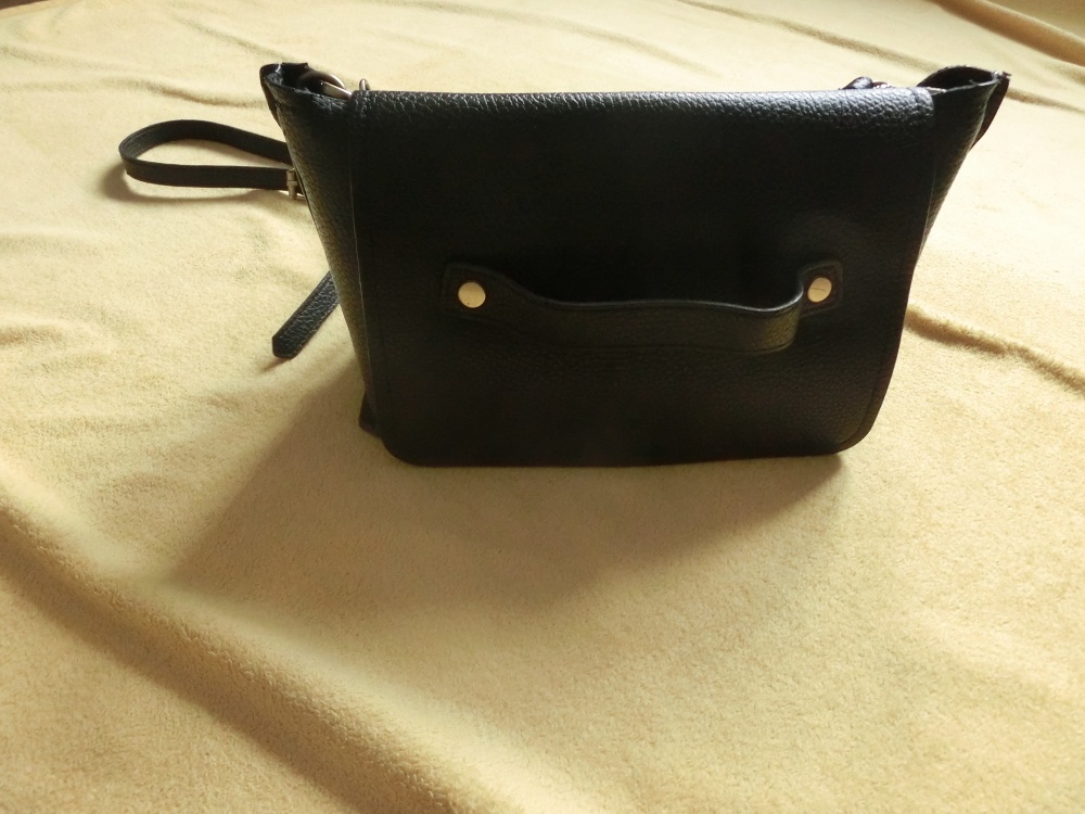 Černá minimalistická kabelka crossbody Zara basic