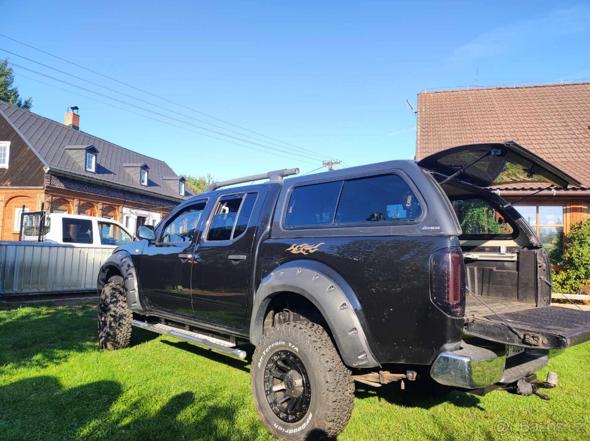 NISSAN NAVARA DOUBLE-CAB