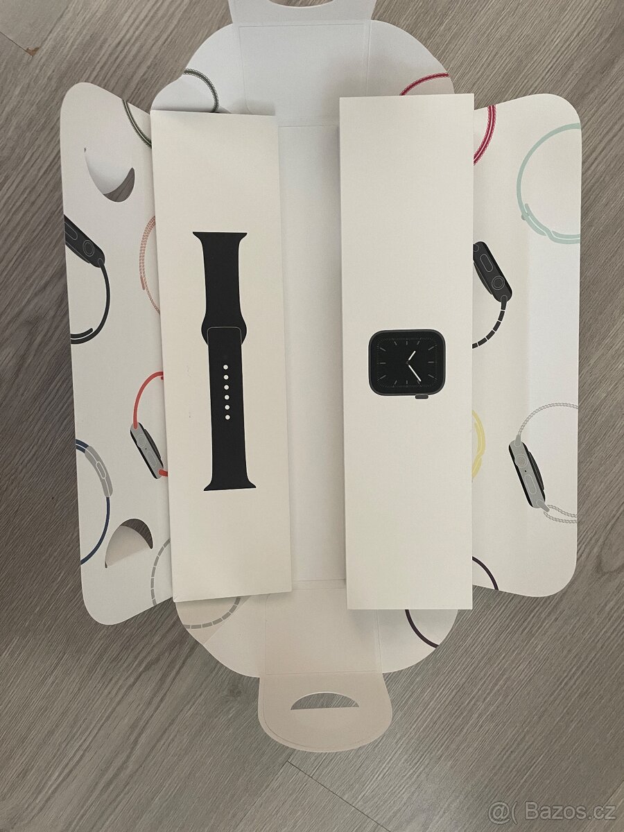 Apple Watch 5 - 44mm space gray
