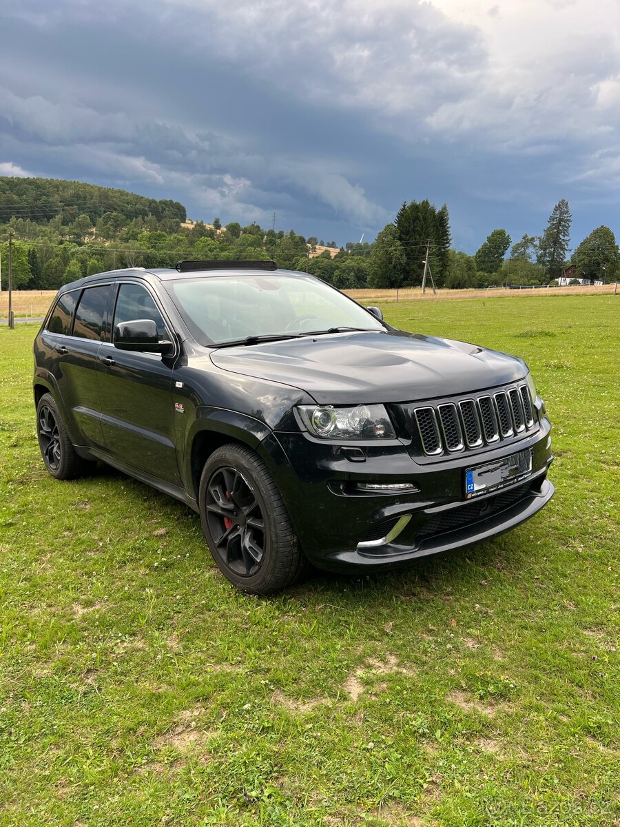 Jeep Grand Cherokee SRT 8 v plynu