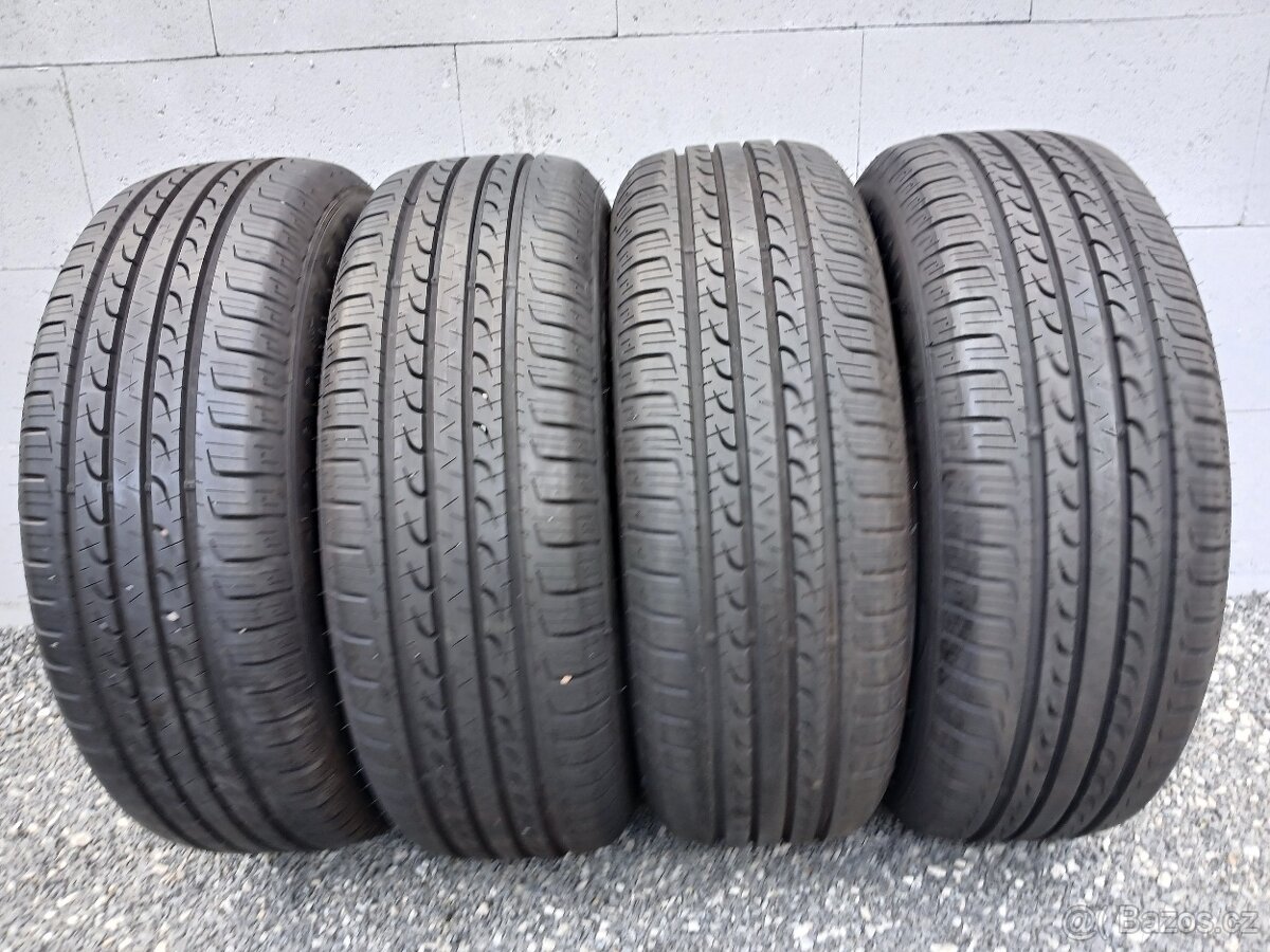 Pěkné letní pneu Goodyear 215/60/17 vzorek 8mm