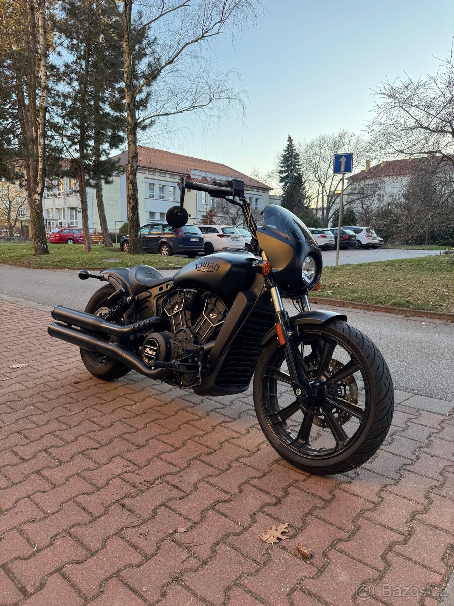 Indian Scout Rogue – TOP stav, úpravy, jen 4344 km