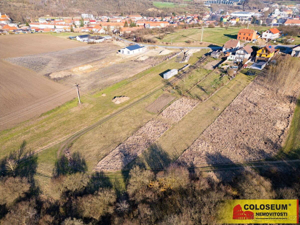 Oslavany - stavební pozemek, 702 m2, výhodná investice– poze