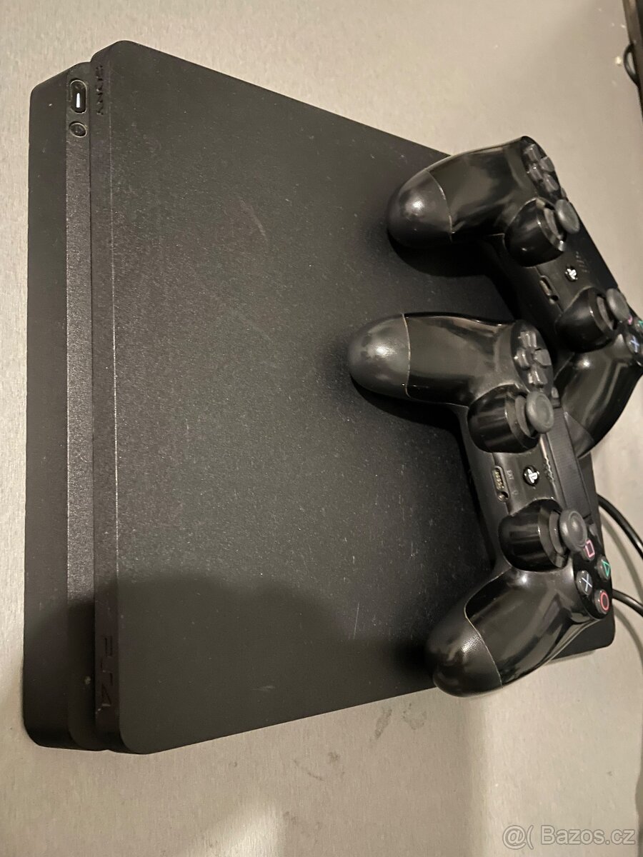 Playstation 4 slim