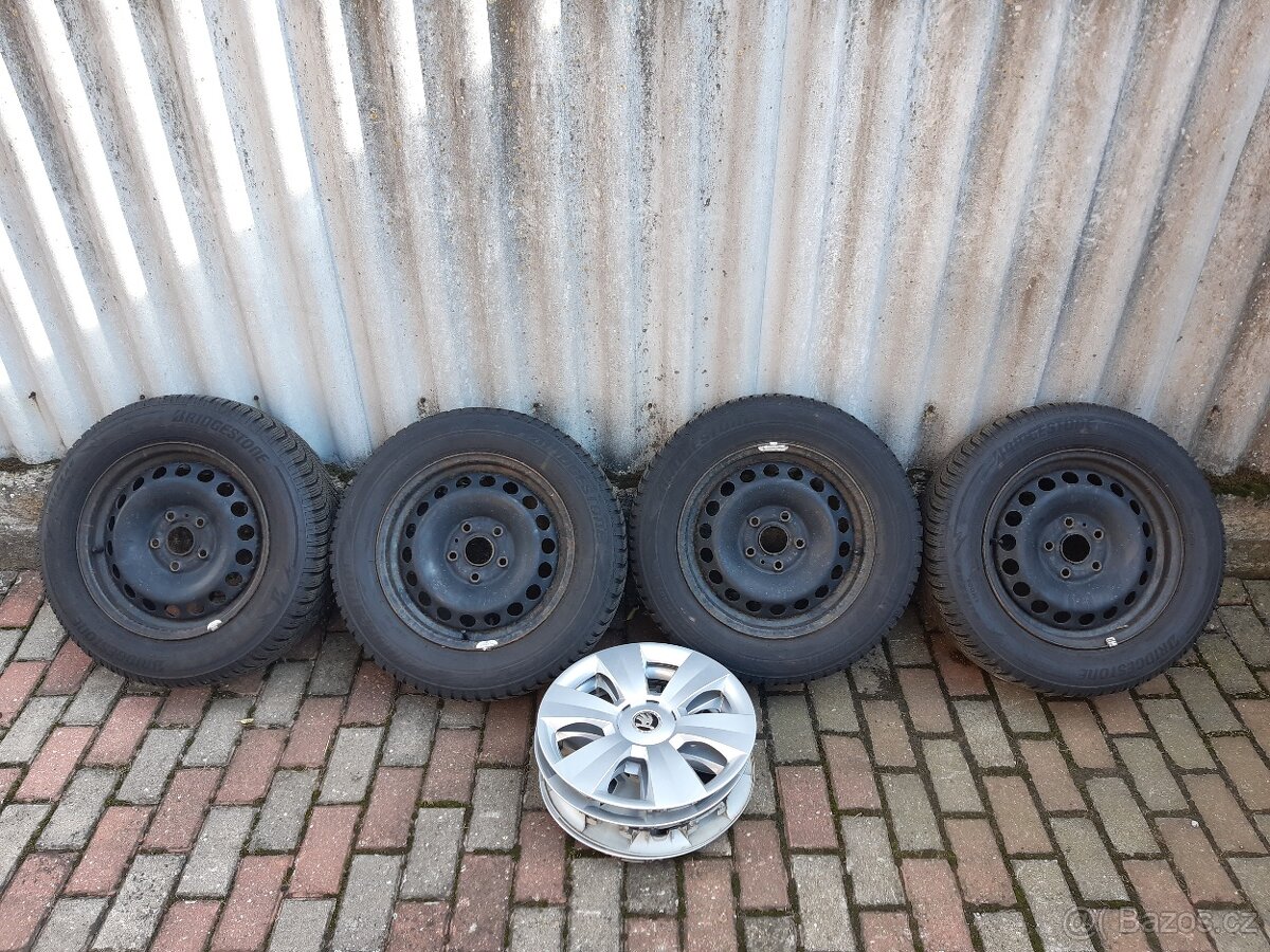 Škoda disky R15 Octavia 3 + zimní pneu 195/65/15 Bridgestone