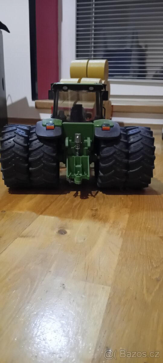 BRUDER Traktor John Deere