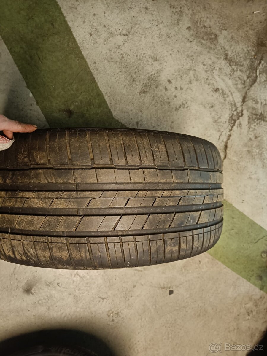 Pneu sada 285/40R21,315/35R21