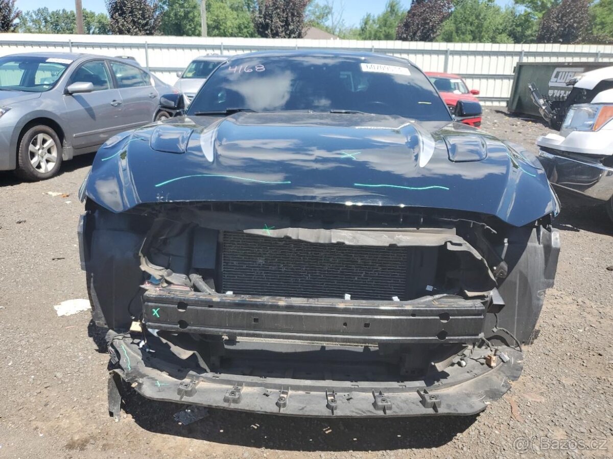 Ford Mustang 2016 5.0 GT manuál