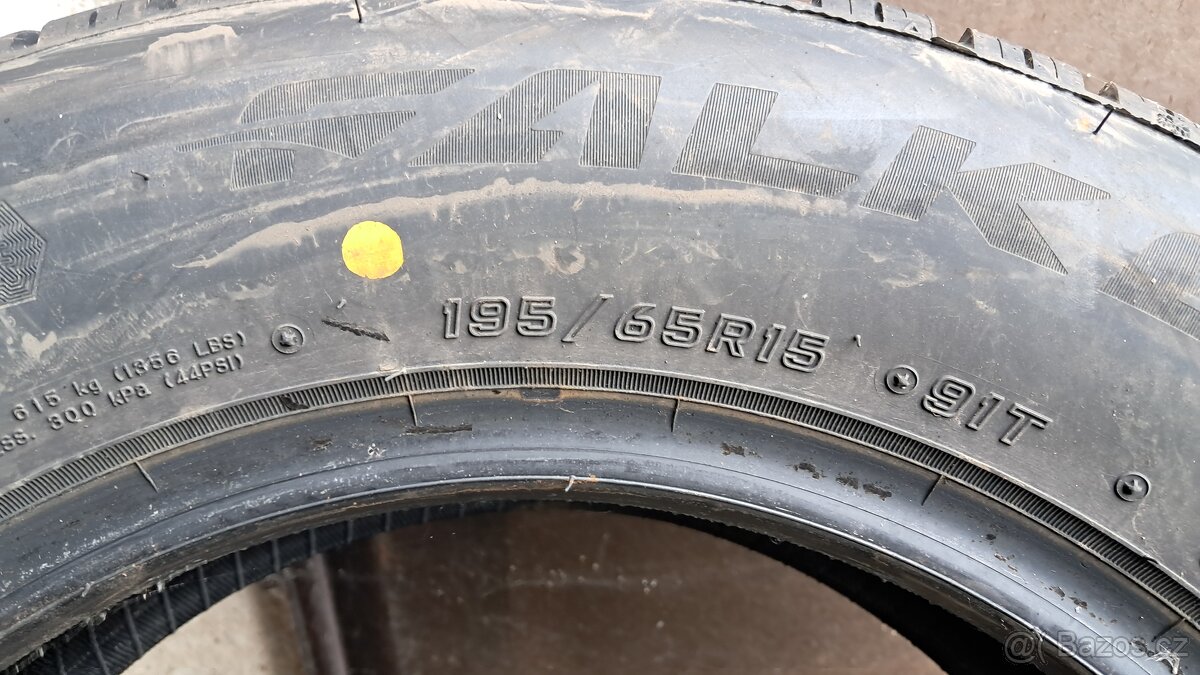 Pneu Falken 209/65 R15  zimní téměř nové