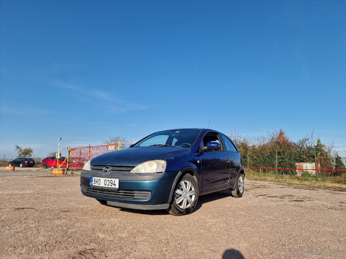 Prodám Opel Corsa 1.2i STK 05/26 MALÝ NÁJEZD NOVÉ ZIMNÍ PNEU