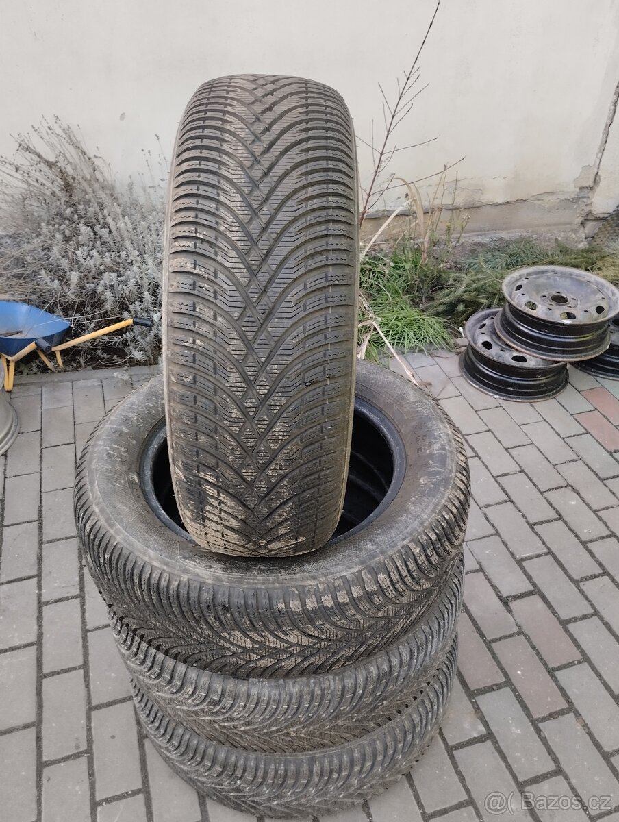 Zimní pneu 215/65 R17