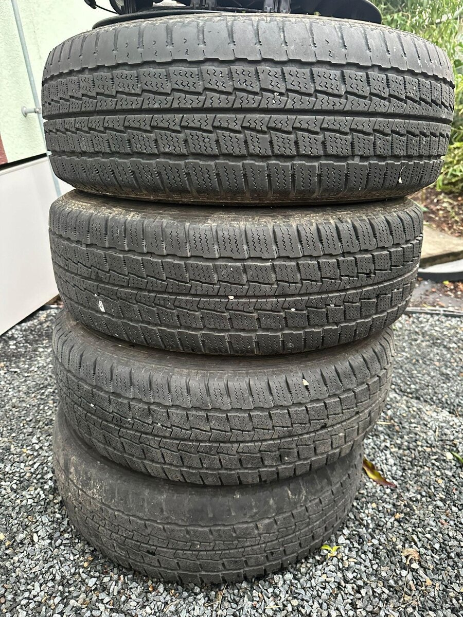 4x Zimní kola 195/65 R16C s poklicemi, z MB Viano