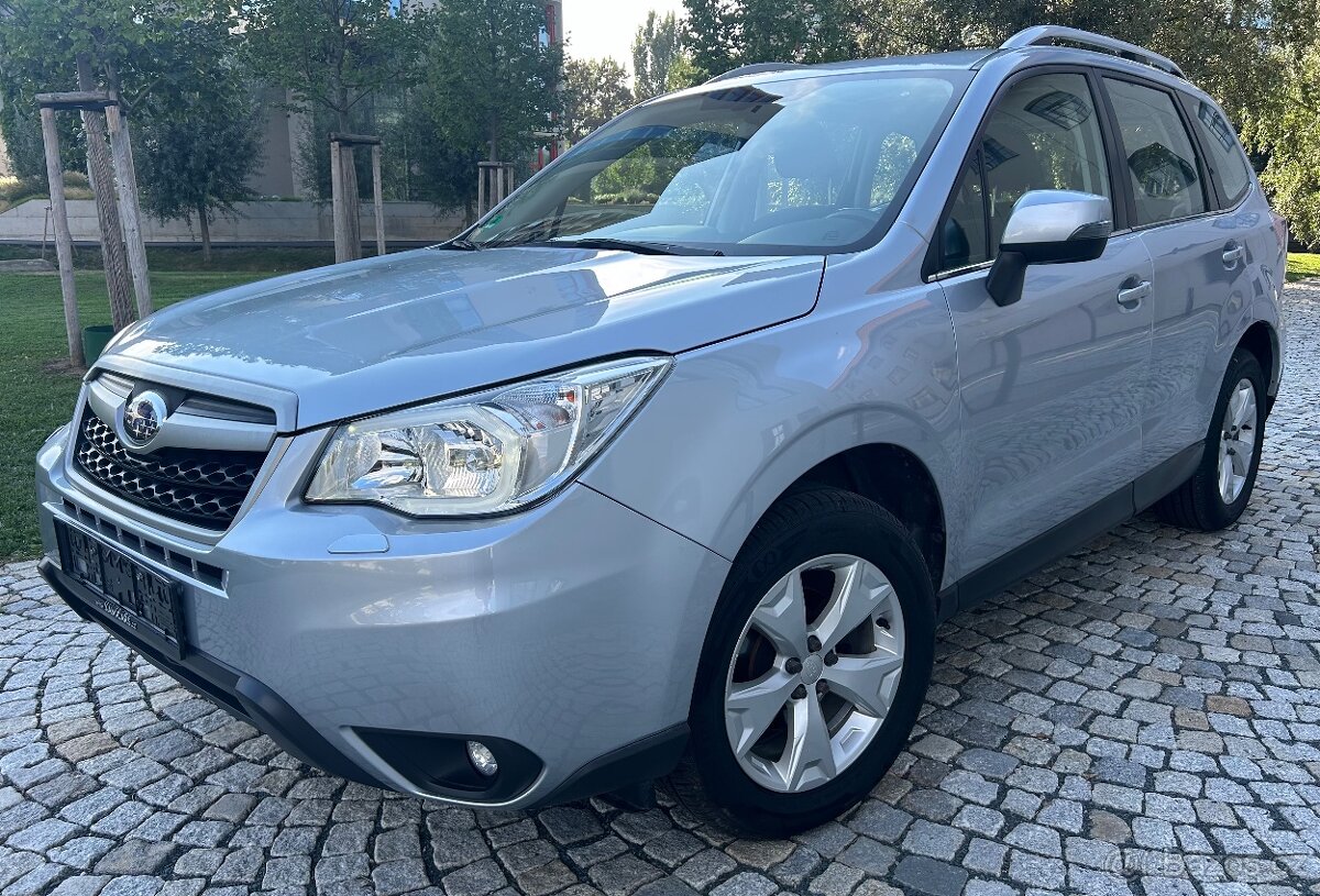 SUBARU FORESTER 2.0i BENZÍN 4x4 PANORAMA-XENON-KAMERA-TAŽNÉ