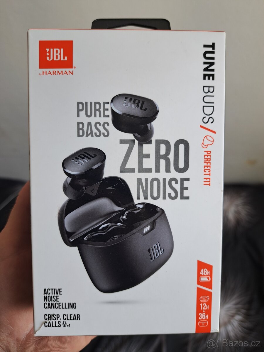 Bluetooth sluchátka JBL Tune Buds černá.