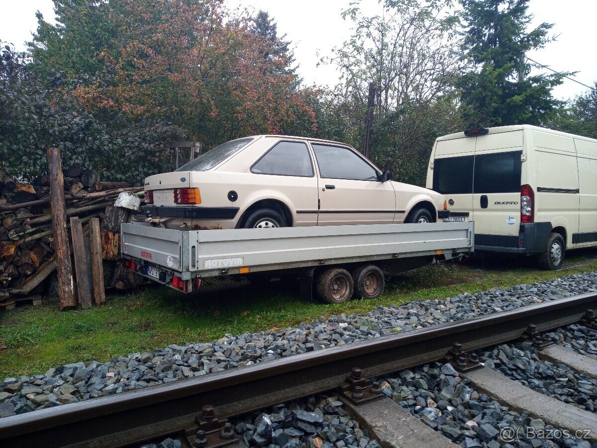 PRODÁM FORD ESCORT 3DVEŘ 82 NA RENOVACI