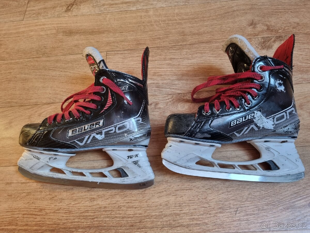 Hokejové brusle Bauer Vapor X 3,7  vel. 35