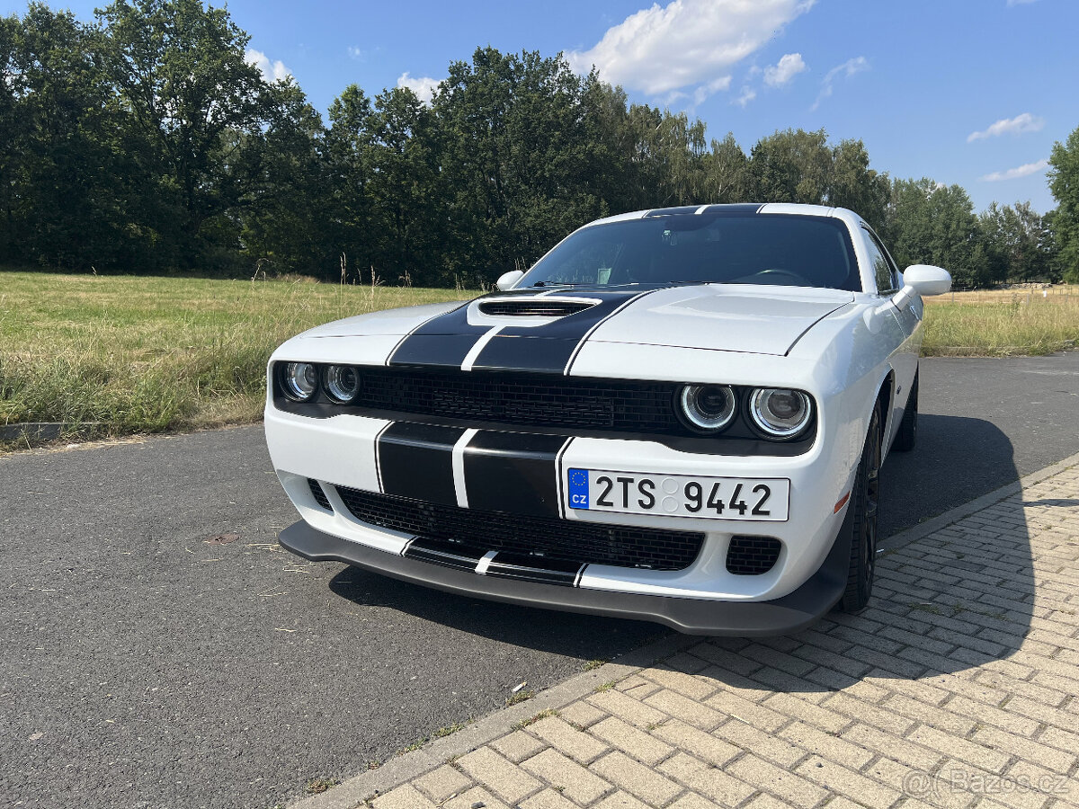 Dodge challenger 5.7 hemi