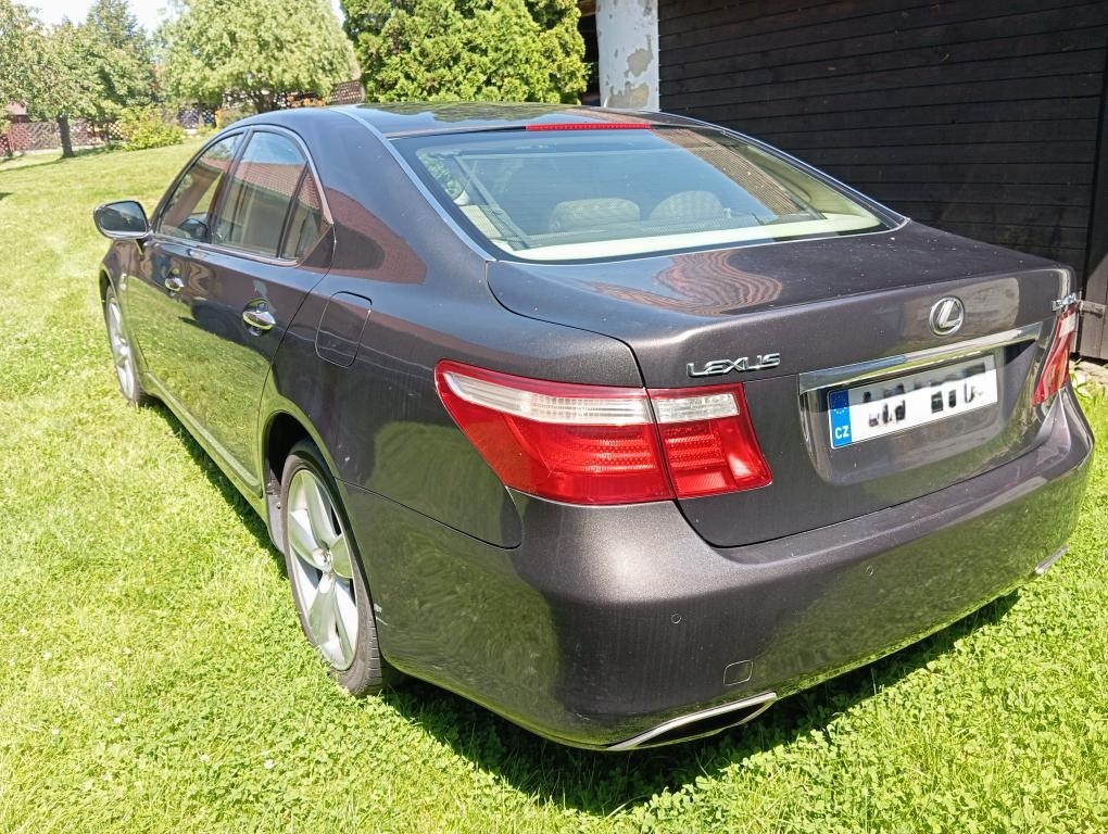 Lexus LS460, 4.6 V8