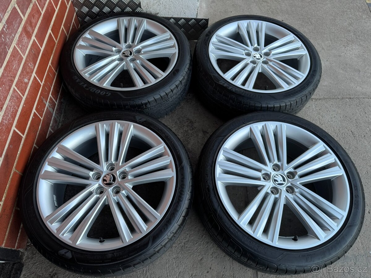 Alu 18" 5x100, škoda TRINITY , letní pneu 90%, Scala